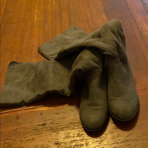 Knee high boot - Picture 2 of 4